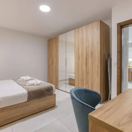 Grand 3bed Burseley Terrace Fl2 Swieqi By Homely