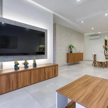 Grand 3bed Burseley Terrace Fl2 Swieqi By Homely Apartment