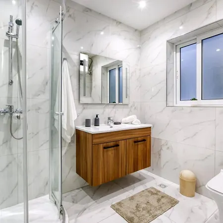 Grand 3bed Burseley Terrace Fl2 Swieqi By Homely