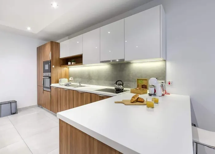 Grand 3bed Burseley Terrace Fl2 Swieqi By Homely