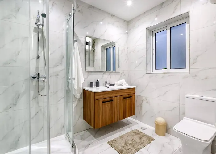 Grand 3bed Burseley Terrace Fl2 Swieqi By Homely