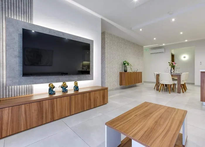 Grand 3bed Burseley Terrace Fl2 Swieqi By Homely Appartamento