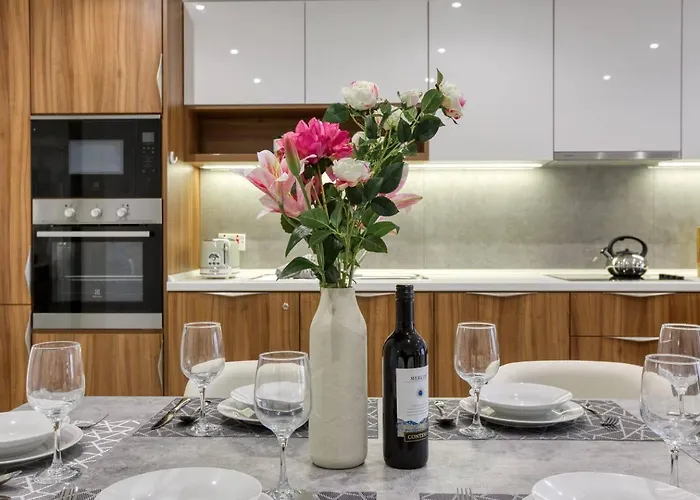 Grand 3bed Burseley Terrace Fl2 Swieqi By Homely *