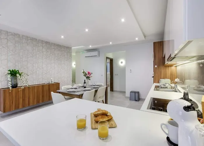 Grand 3bed Burseley Terrace Fl2 Swieqi By Homely * Is-Swieqi